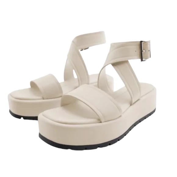 Zara Flat Leather Sandal with Buckles Size 36 - Picture 1 of 11